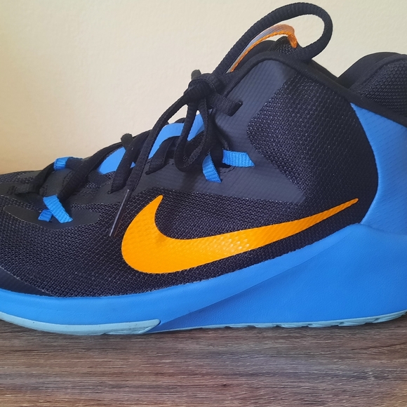 Shoes - Picture 3 of 7